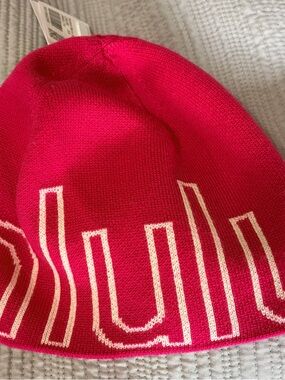 NWT Bright Pink Lululemon OS Knit Women’s Sweater Beanie
